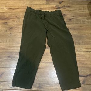 LOFT SZ L olive green cargo type fit pants